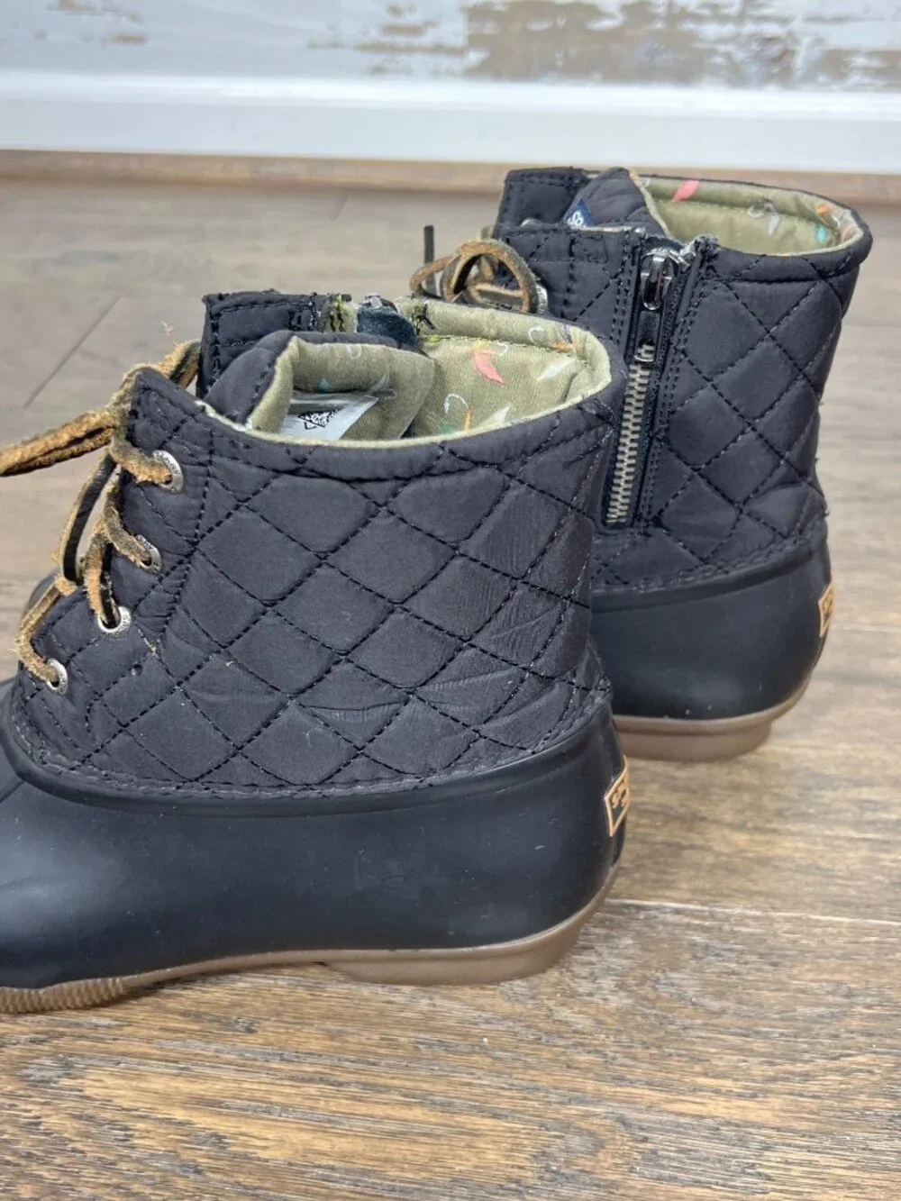 SPERRY Saltwater Quilt Nylon Duck Boot Black Sz 10 STS94063 EUC